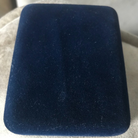 Montana Silversmiths Heart Necklace & Earring Set - Picture 4 of 4